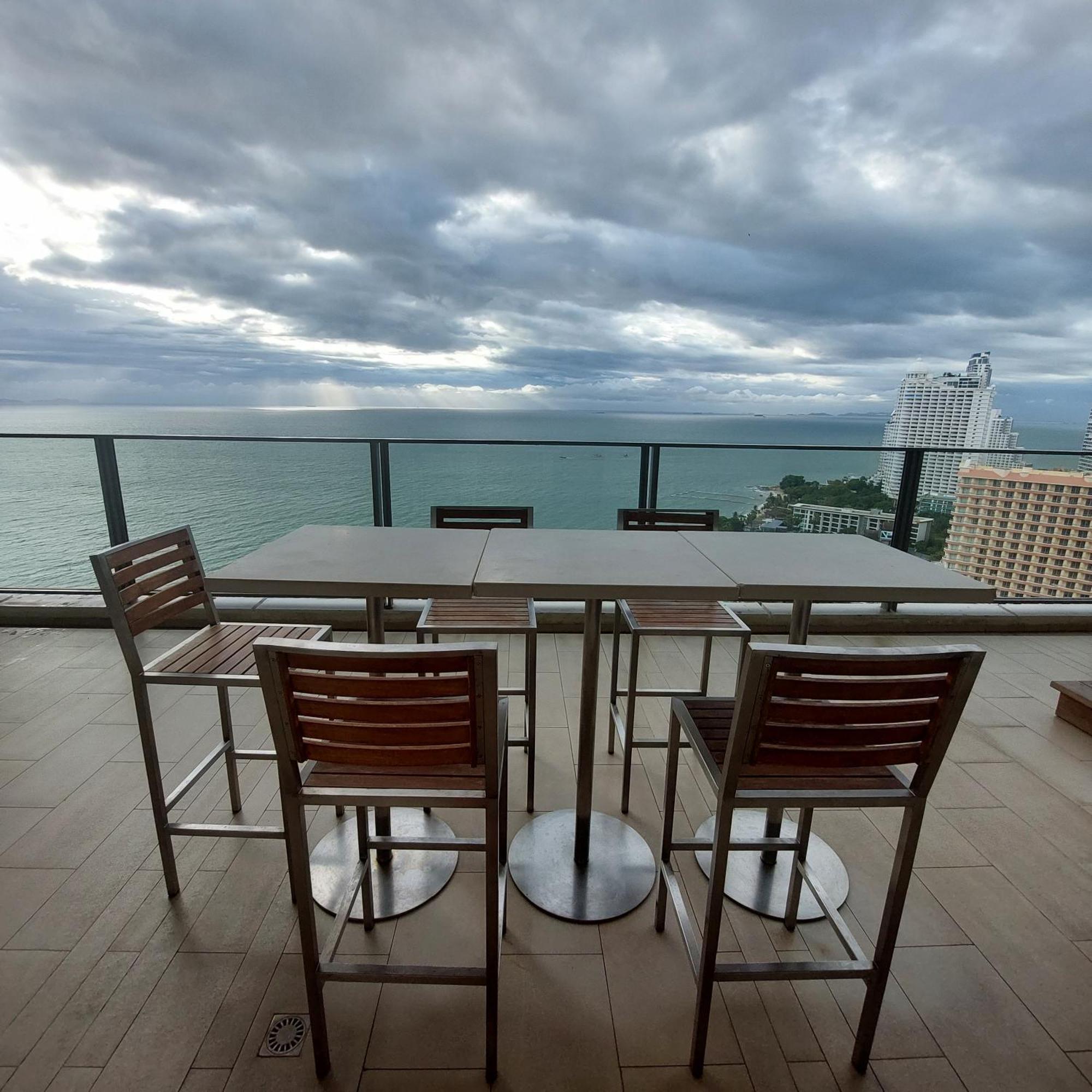 Sea View Apartment In Pattaya Exterior foto